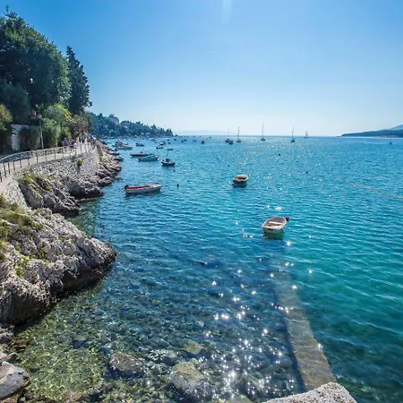 Cozy Apartment On Beach In Rabac *