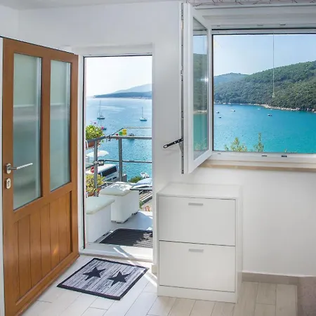 Cozy Apartment On Beach In Rabac 아파트 *