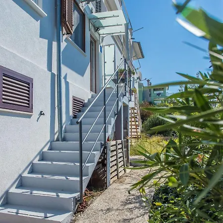Cozy Apartment On Beach In Rabac 아파트 *