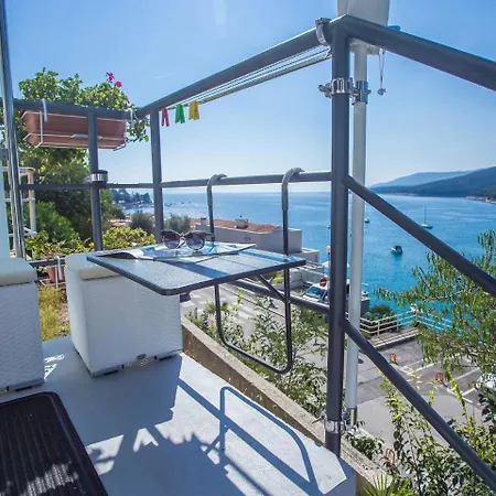 Cozy Apartment On Beach In Rabac *