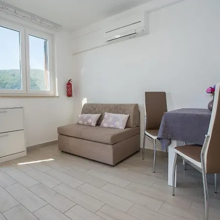 Cozy Apartment On Beach In Rabac 아파트 *