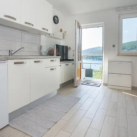 Cozy Apartment On Beach In Rabac 아파트 라벡