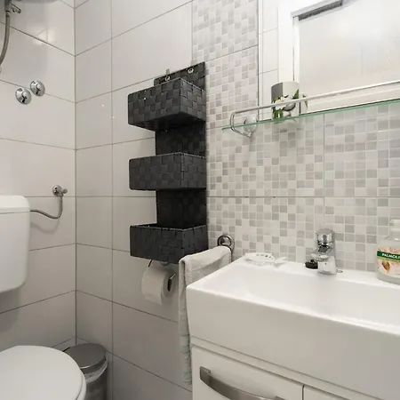 Markov Apartment