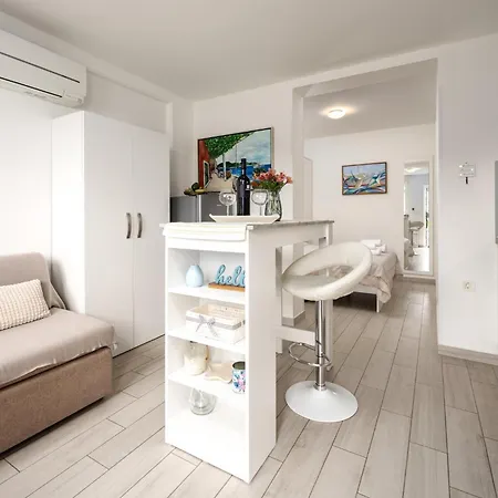 Apartment Markov *
